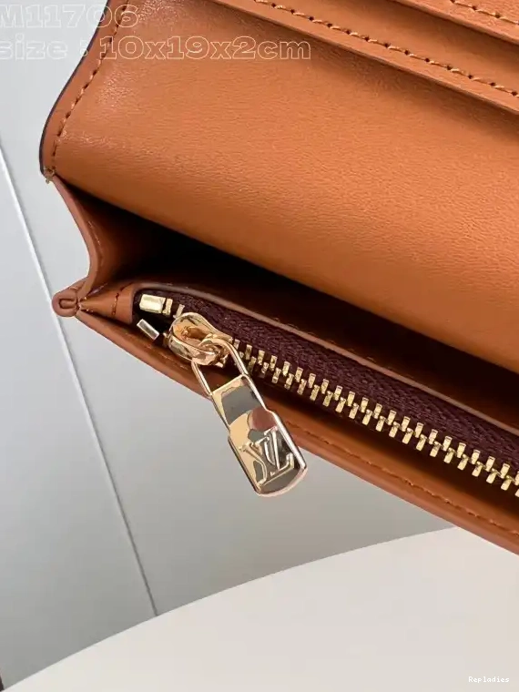 Cheap VUITTON BRAZZA LOUIS WALLET-10*19*2cm 0626